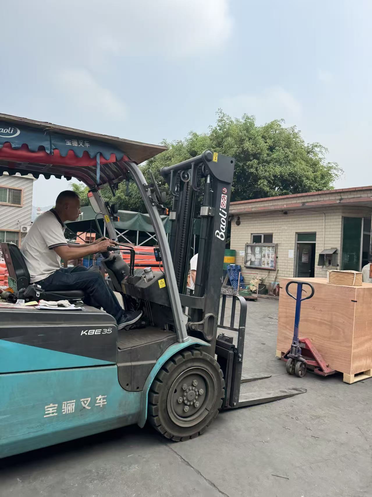 Blog công ty mới nhất về Giao hàng toàn cầu trong hành động: Giá đỡ khuôn di chuyển