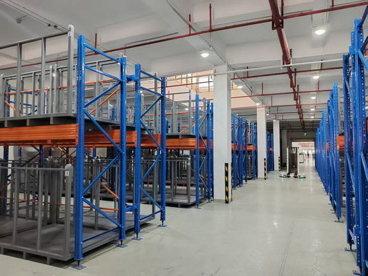 Hệ thống lưu trữ cuộn vải tùy chỉnh với xe nâng hoặc vận hành AGV cho không gian kho vừa và nhỏ